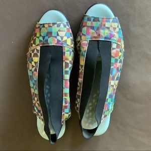New never worn cloud women’s shoes